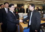 中国人民银行召开会议贯彻落实中央政治局会议精神，全力推进一揽子金融政策加快落地|界面新闻 · 快讯